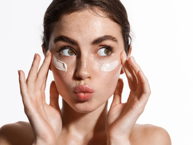 woman using moisturiser on face